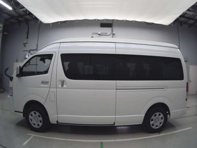 TOYOTA HIACE WAGON
