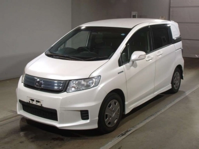 HONDA FREED SPIKE HYBRID