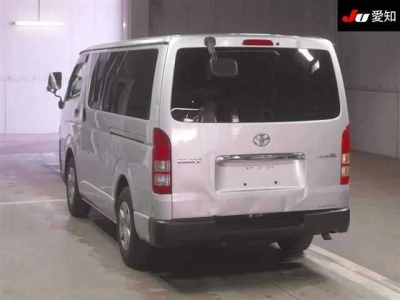 TOYOTA HIACE VAN