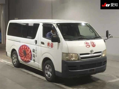 TOYOTA HIACE VAN