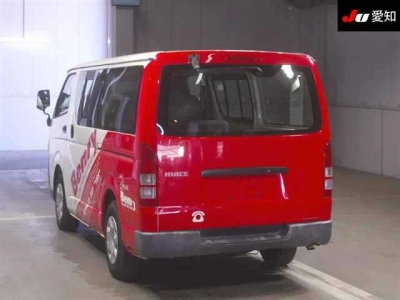 TOYOTA HIACE VAN