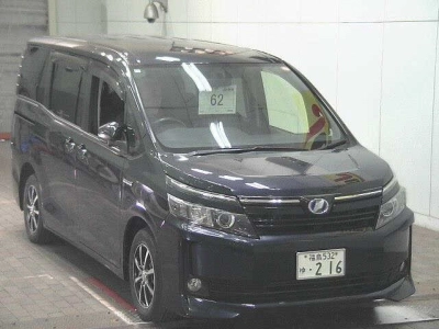 TOYOTA VOXY