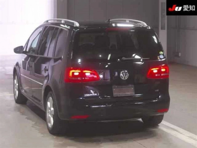VOLKSWAGEN GOLF TOURAN