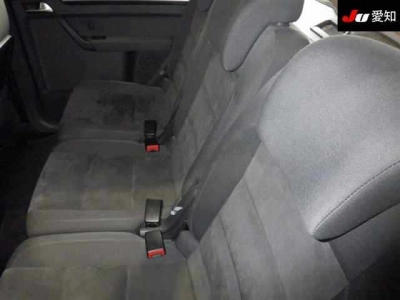 VOLKSWAGEN GOLF TOURAN