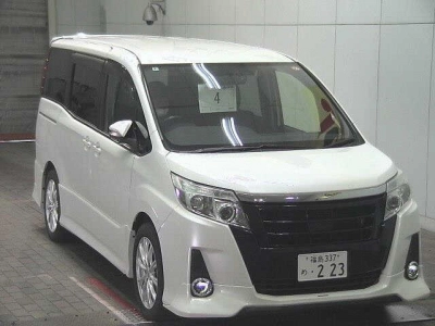 TOYOTA NOAH