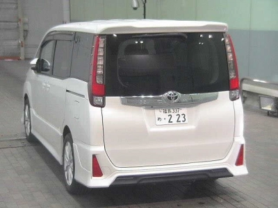 TOYOTA NOAH