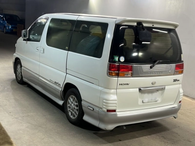 NISSAN ELGRAND