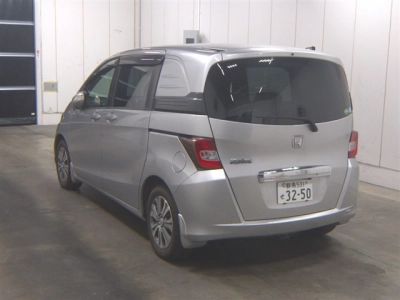 HONDA FREED SPIKE