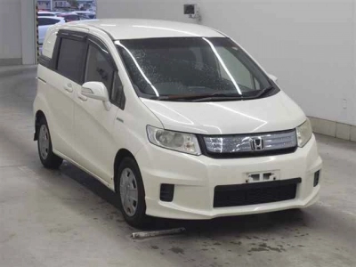 HONDA FREED SPIKE HYBRID