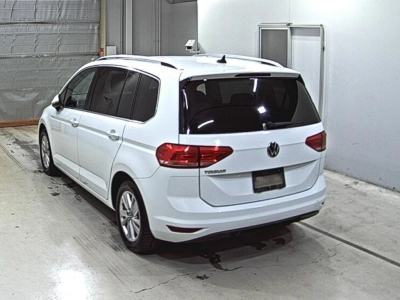 VOLKSWAGEN GOLF TOURAN