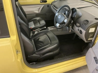 VOLKSWAGEN NEW BEETLE