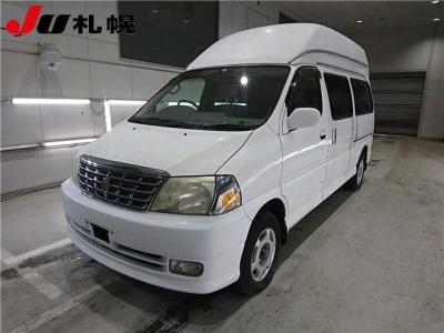 TOYOTA GRAND HIACE