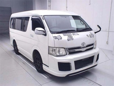 TOYOTA HIACE