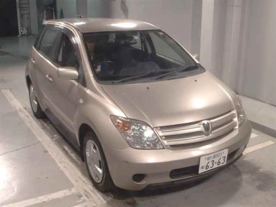TOYOTA IST