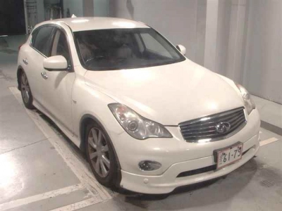 NISSAN SKYLINE CROSSOVER