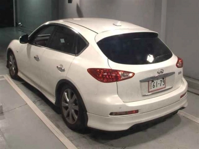 NISSAN SKYLINE CROSSOVER