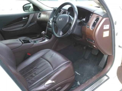 NISSAN SKYLINE CROSSOVER