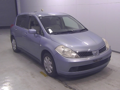 NISSAN TIIDA