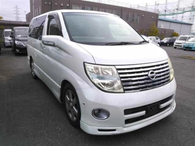 NISSAN ELGRAND