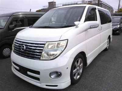 NISSAN ELGRAND
