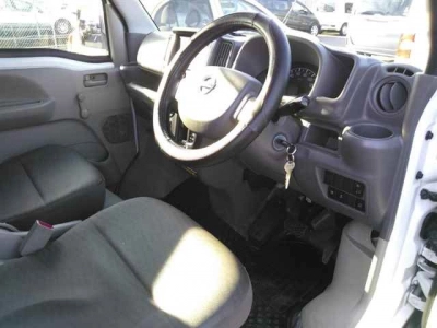 NISSAN NV100 CLIPPER