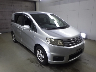 HONDA FREED SPIKE