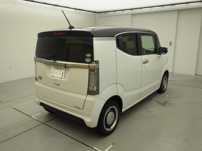 HONDA N-BOX SLASH