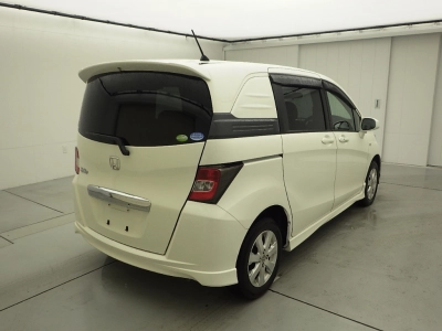 HONDA FREED SPIKE