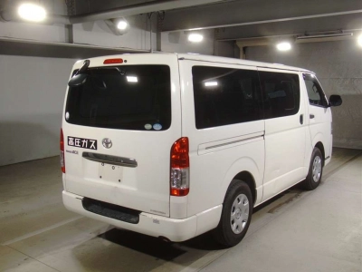 TOYOTA REGIUS VAN