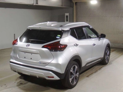 NISSAN KICKS