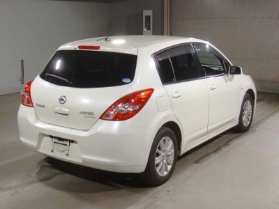 NISSAN TIIDA