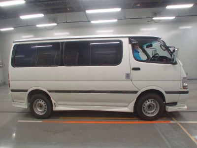 TOYOTA HIACE WAGON