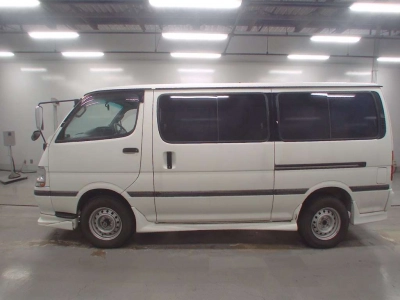 TOYOTA HIACE WAGON
