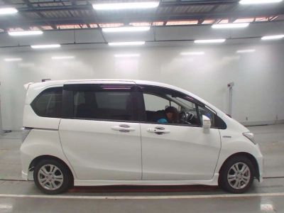 HONDA FREED HYBRID