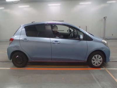 TOYOTA VITZ