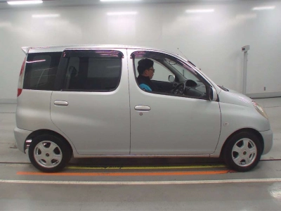 TOYOTA FUN CARGO