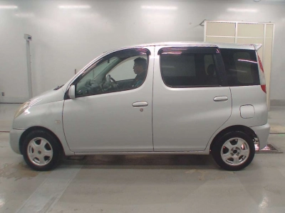 TOYOTA FUN CARGO