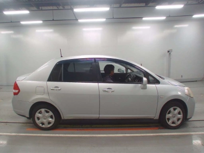 NISSAN TIIDA LATIO