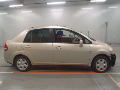 NISSAN TIIDA LATIO
