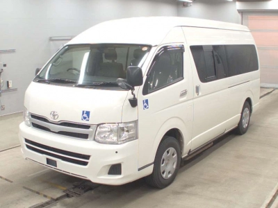 TOYOTA HIACE COMMUTER