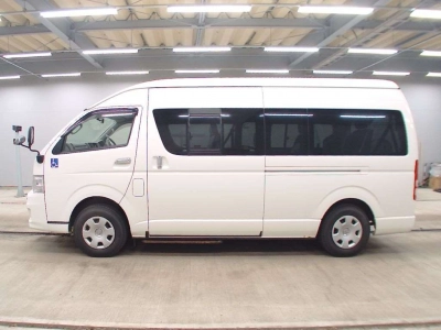 TOYOTA HIACE COMMUTER