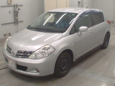 NISSAN TIIDA