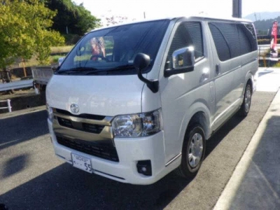 TOYOTA HIACE VAN