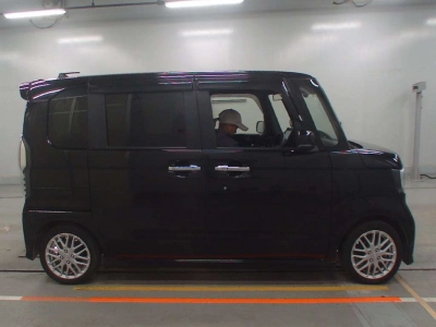 HONDA N BOX CUSTOM
