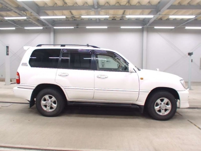 TOYOTA LAND CRUISER 100