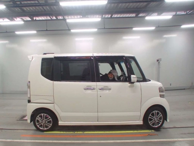 HONDA N BOX CUSTOM