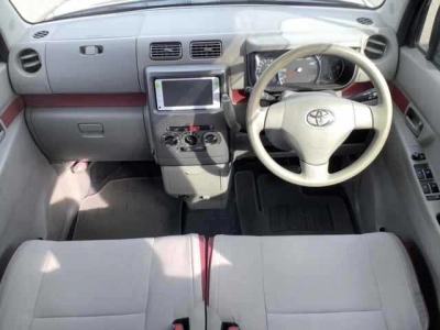 TOYOTA PIXIS SPACE