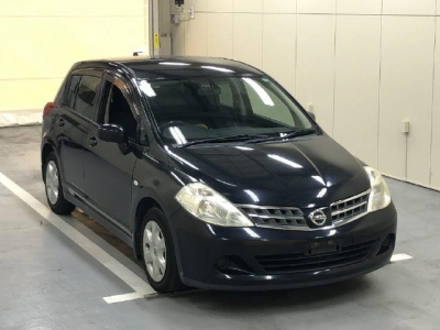 NISSAN TIIDA