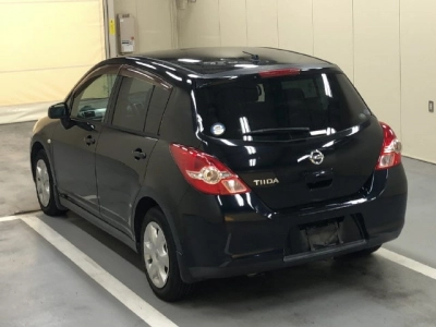 NISSAN TIIDA