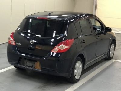 NISSAN TIIDA
